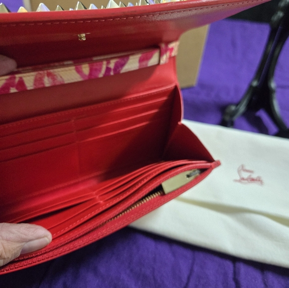 🧡💗CHRISTIAN LOUBOUTIN KISS STUDDED WALLET WITH WRISTLET STRAP - Picture 7 of 10